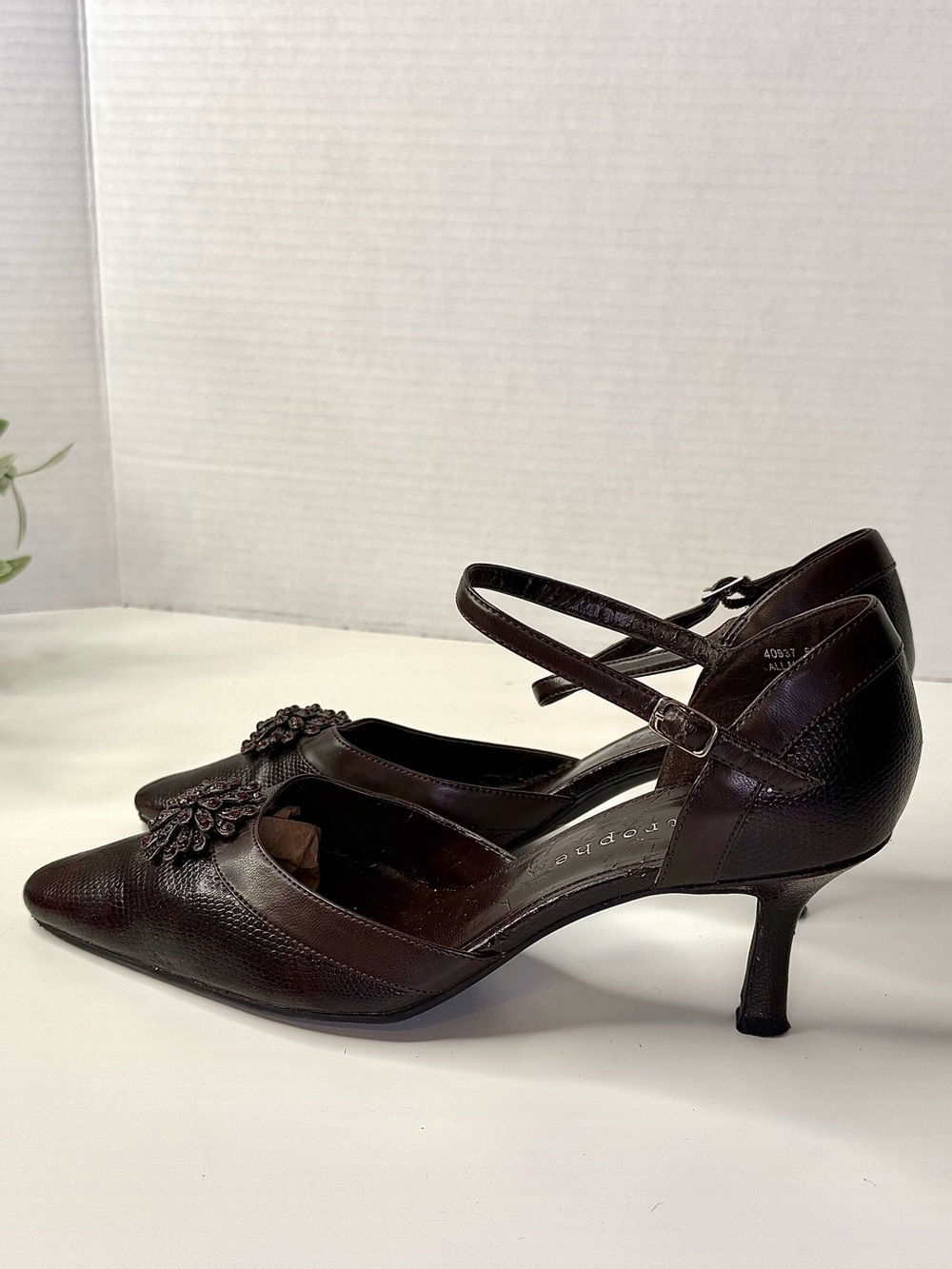 Apostrophe Jett Brown Pointed Toe Mary Jane Strappy Kitten Heels Women's Size 7M - Picture 8 of 16